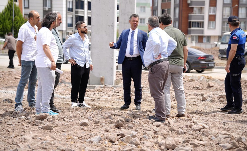 Başkan Sarıkurt'tan Pazartesi Pazarı İncelemesi
