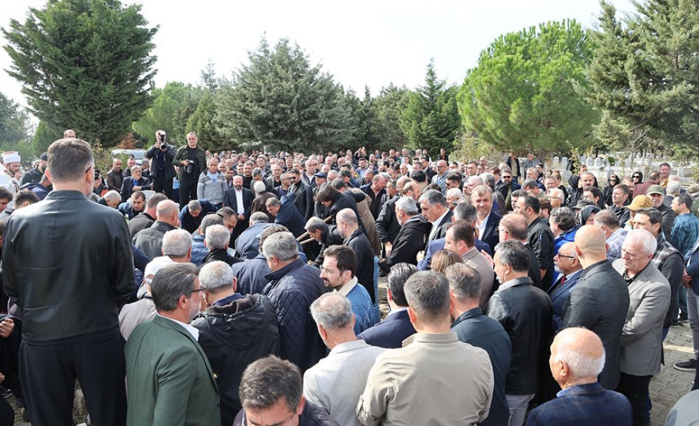 Başkan Sarıkurt'un Annesi Toprağa Verildi 