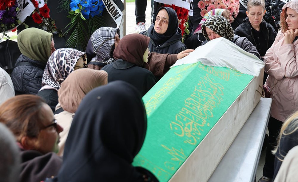 Başkan Sarıkurt'un Annesi Toprağa Verildi 