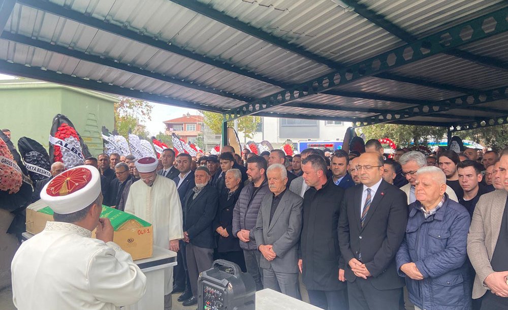 Başkan Sarıkurt'un Annesi Toprağa Verildi 