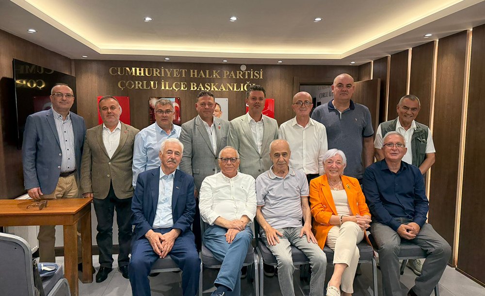 Başkanlar Özgür Özel'den Yana Tavır Aldı  