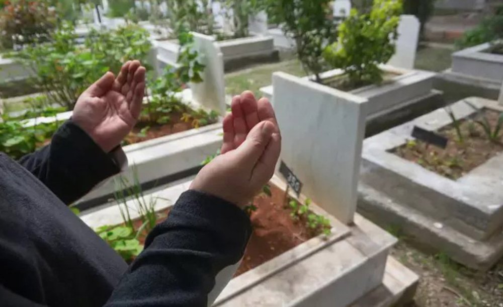 Bayramda Mezarlıklar Ziyaret Edildi 