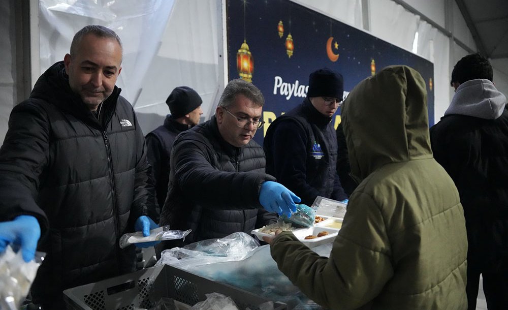 Belediyenin İftar Çadırı Doldu Taştı 