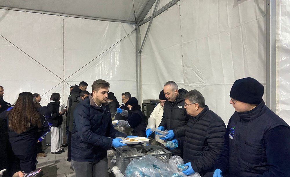 Belediyenin İftar Çadırı Doldu Taştı 
