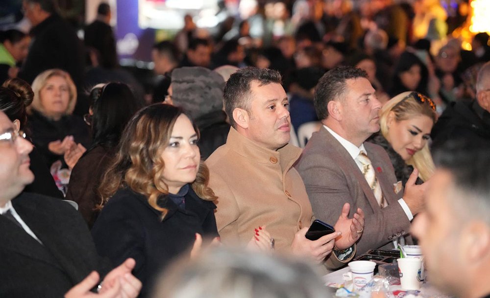 Binlerce Çorlulu Cumhuriyet Meydanı'nda İftarda Buluştu