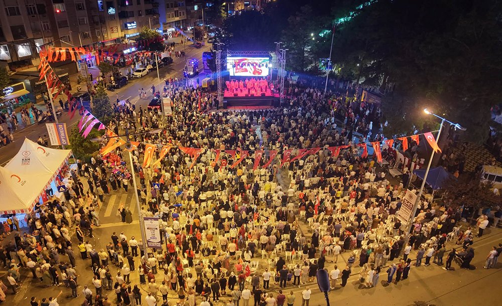 Binlerce Kişi Vatan Ve Bayrak İçin Yürüdü 