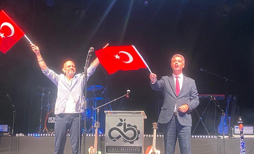 Binlerce Kişi Zafer Yürüyüşüne Katıldı 