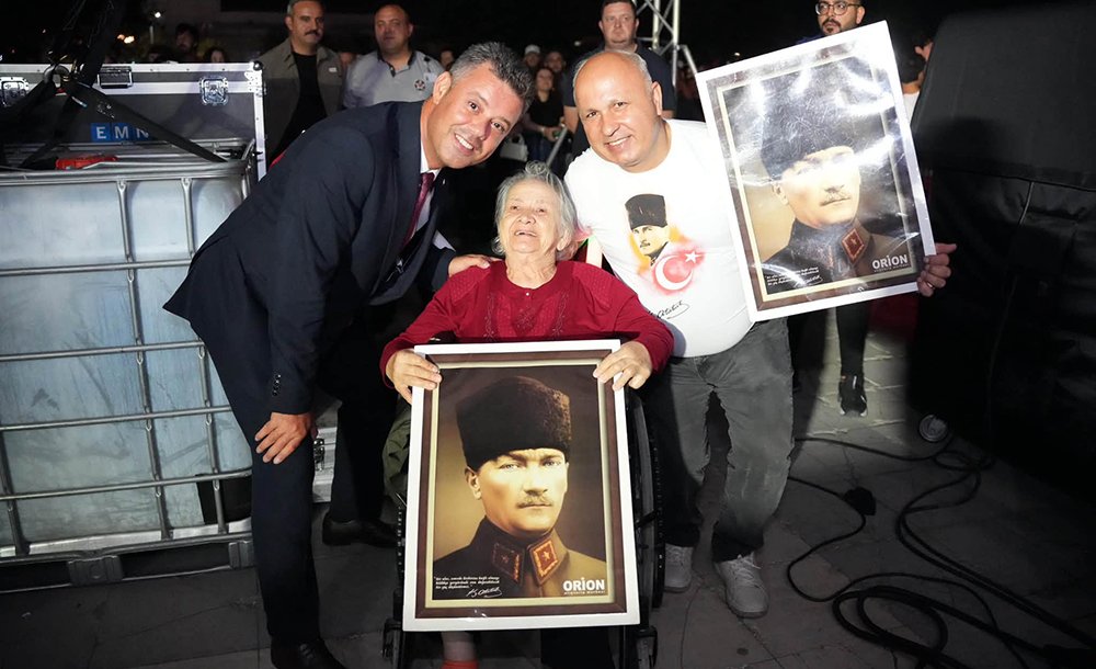 Binlerce Kişi Zafer Yürüyüşüne Katıldı 