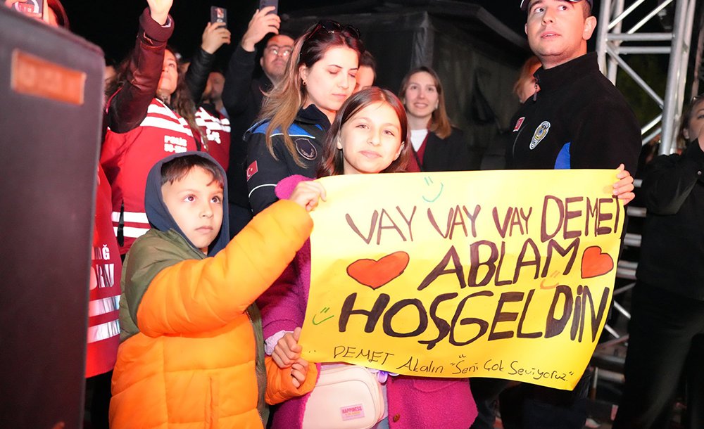 Binlerce Vatandaş Cumhuriyet İçin Yürüdü 