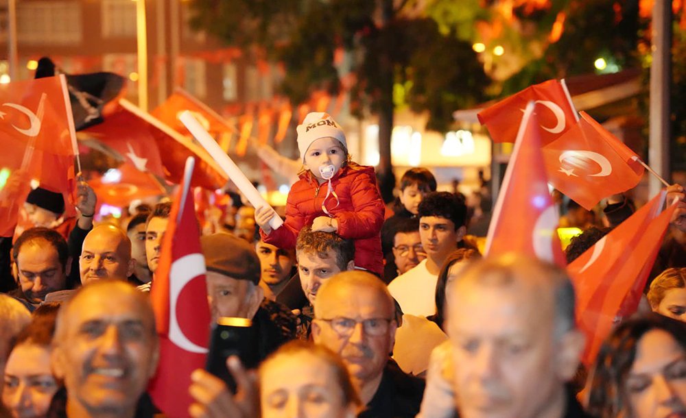 Binlerce Vatandaş Cumhuriyet İçin Yürüdü 