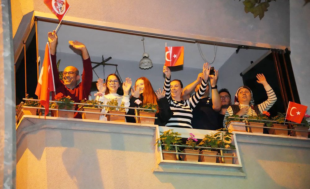 Binlerce Vatandaş Cumhuriyet İçin Yürüdü 