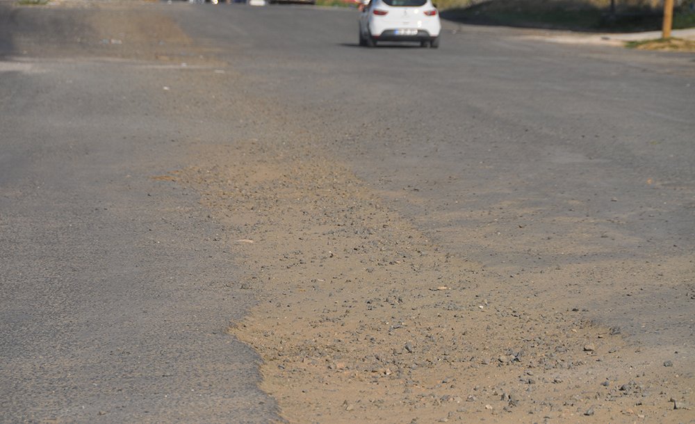 Bozuk Yollar Sürücüleri Canından Bezdiriyor