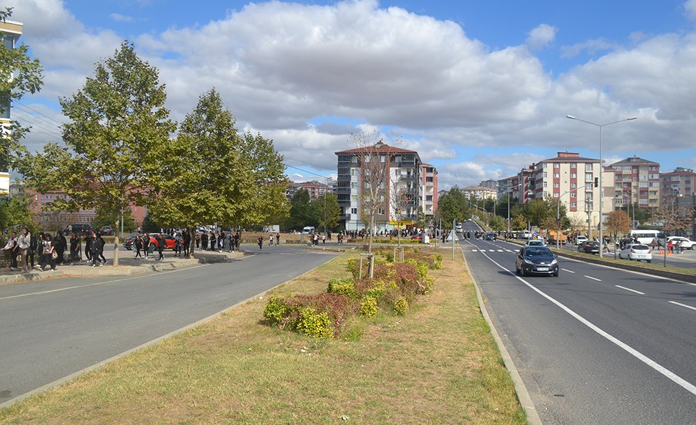 Bu Bölgeye Üst Geçit Şart 