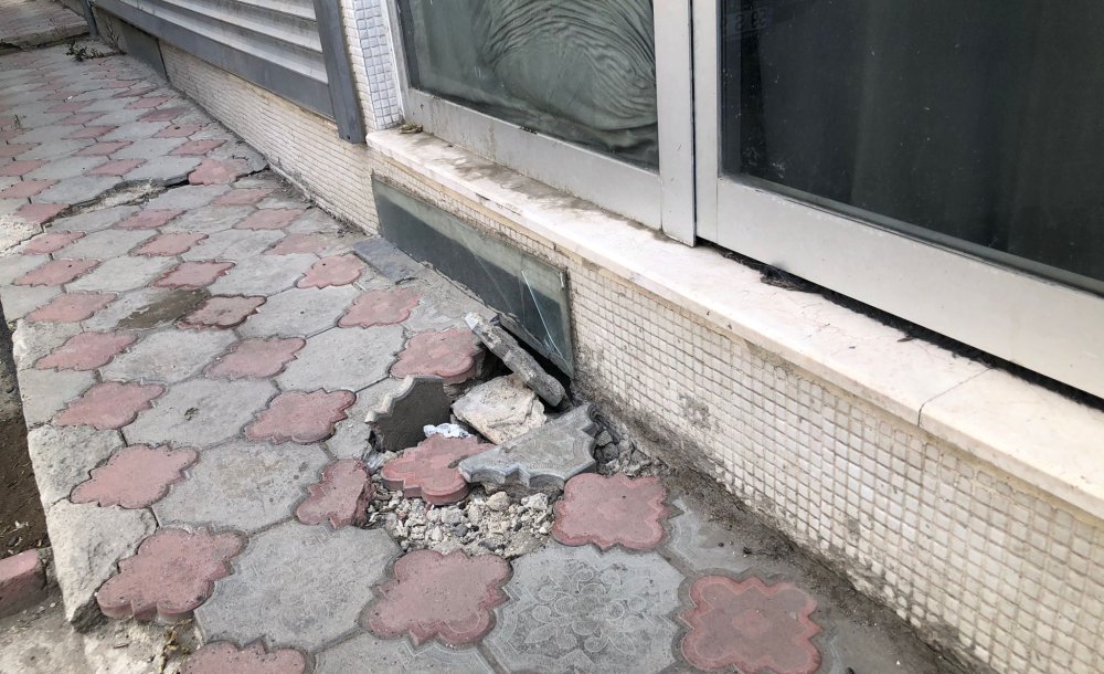 Bu Kaldırımda Yürümek Cesaret İster 