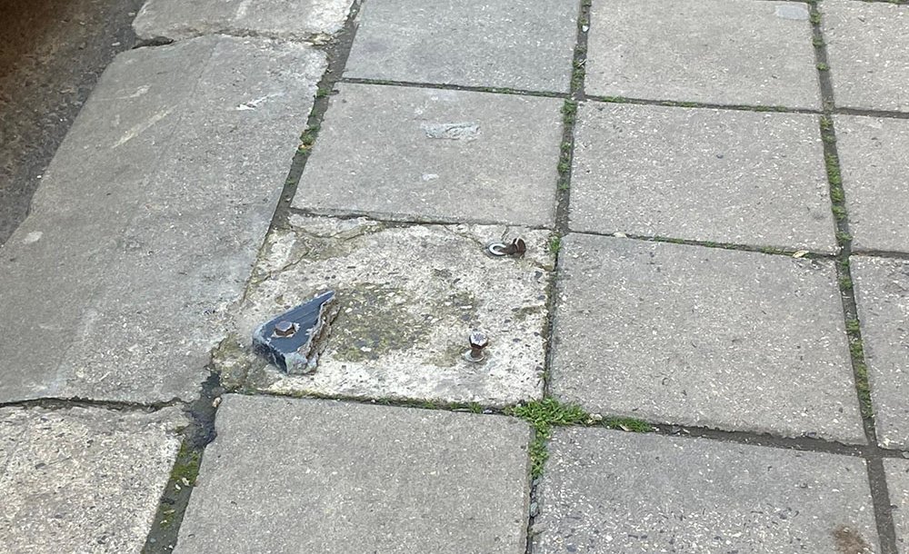 Bu Kaldırımlar Tehlike Saçıyor 