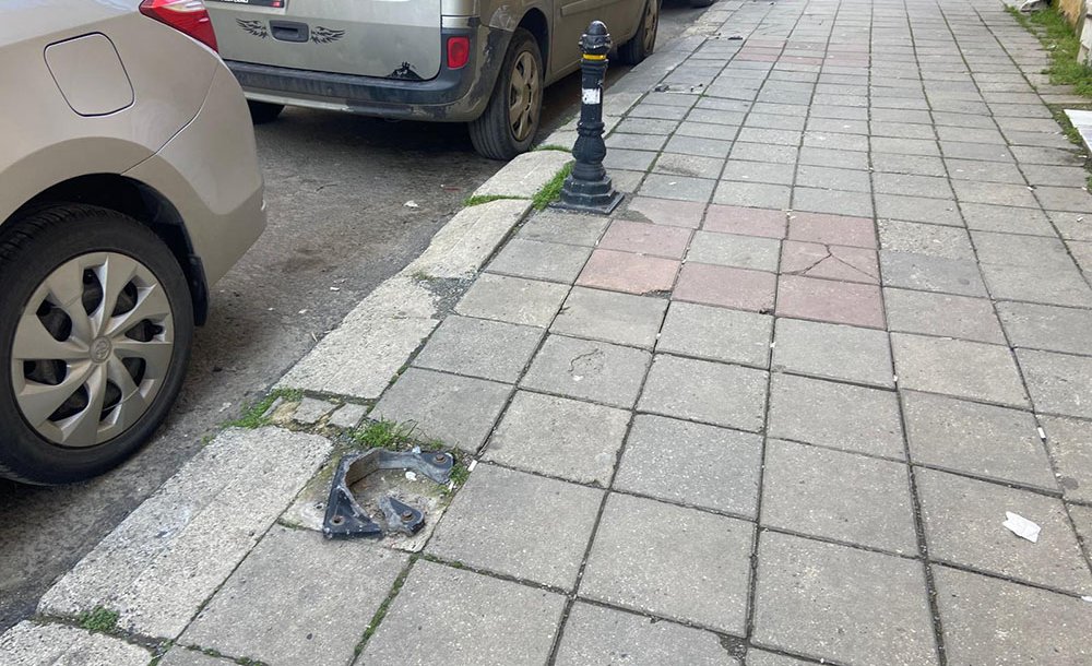 Bu Kaldırımlar Tehlike Saçıyor 