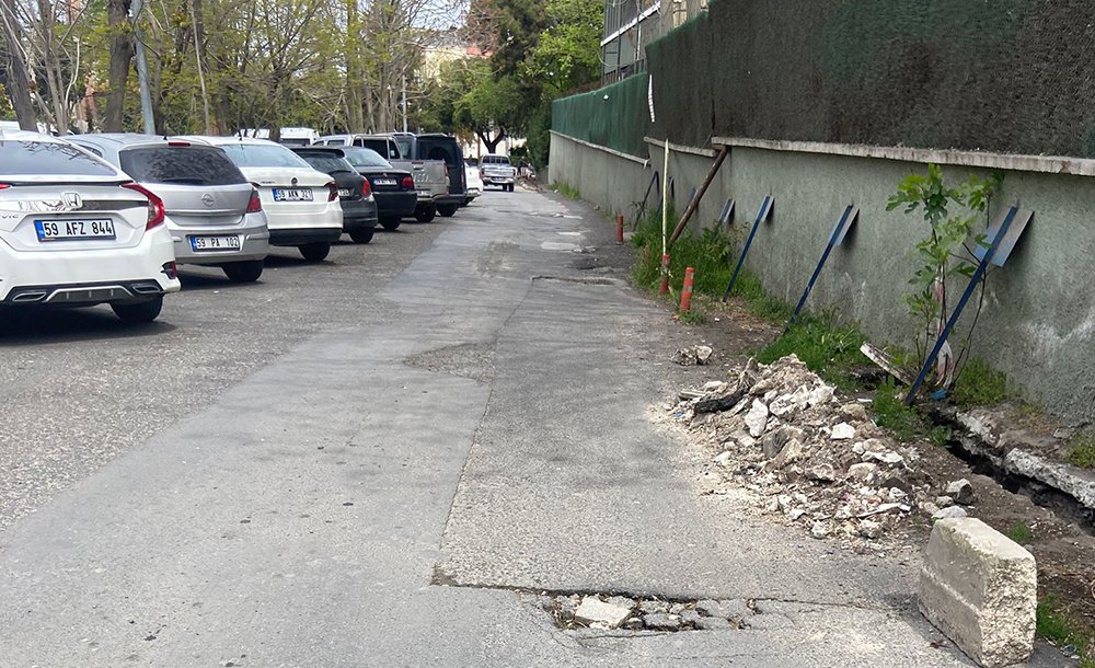Bu Yol Baştan Sona Yeniden Yapılmalı 