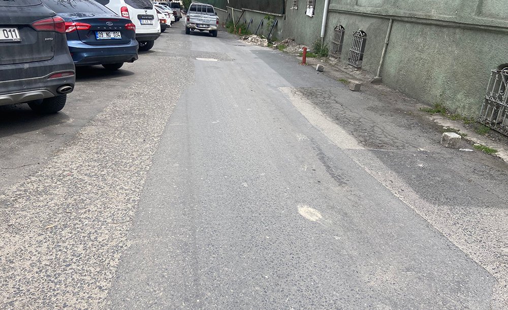 Bu Yol Baştan Sona Yeniden Yapılmalı 
