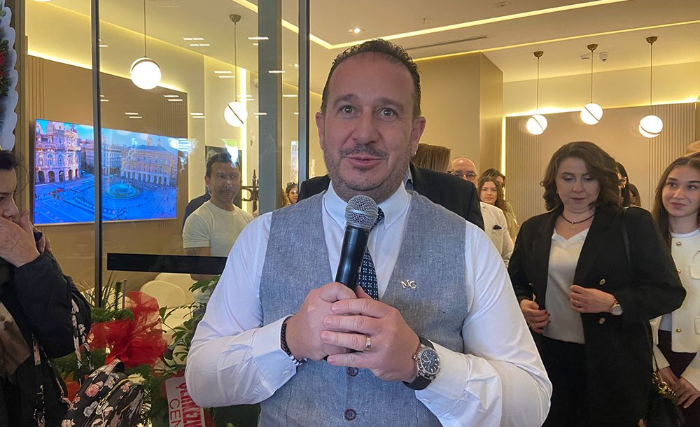 Buse Çolpan Di̇ş Poli̇kli̇ni̇ği̇ Açildi 