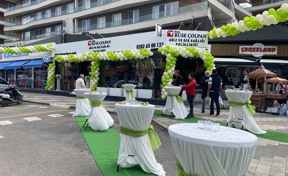 Buse Çolpan Di̇ş Poli̇kli̇ni̇ği̇ Açildi 