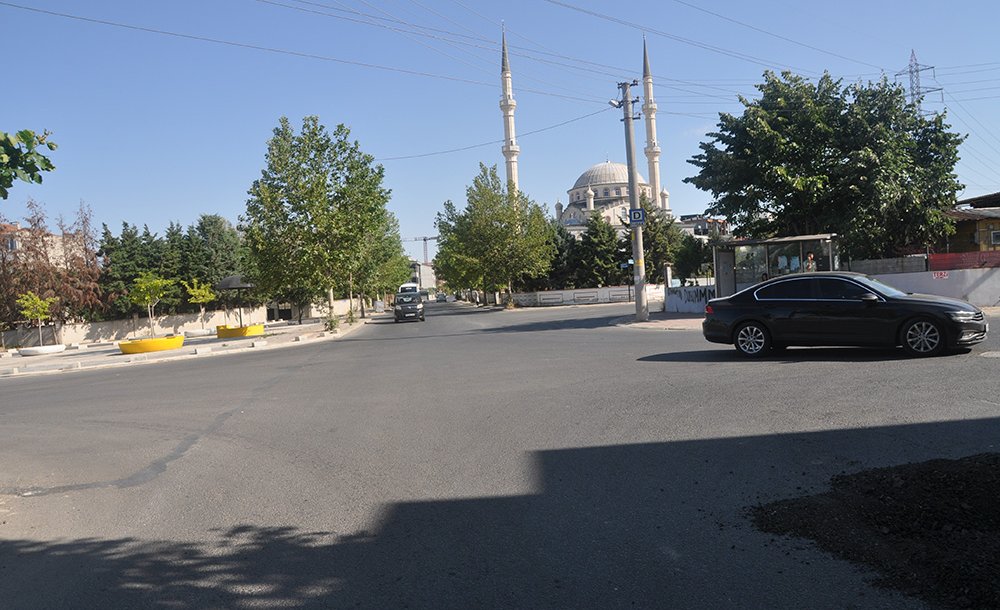 Büyükşehir Yağmur Suyu Hattı İçin Sokakları Kazıyor 