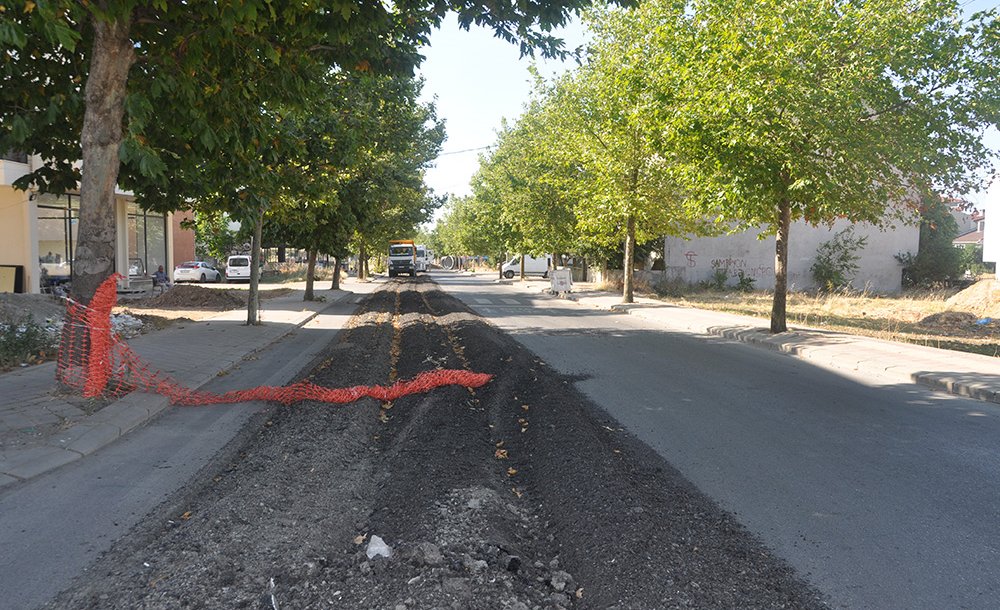 Büyükşehir Yağmur Suyu Hattı İçin Sokakları Kazıyor 