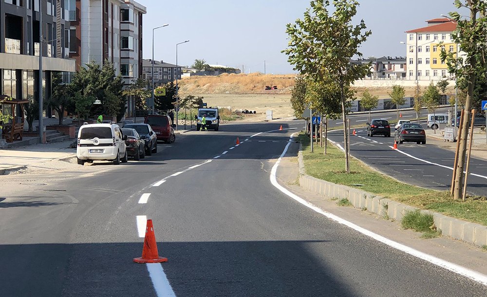 Büyükşehi̇r Yol Çi̇zgi̇leri̇ni̇ Yeni̇li̇yor 