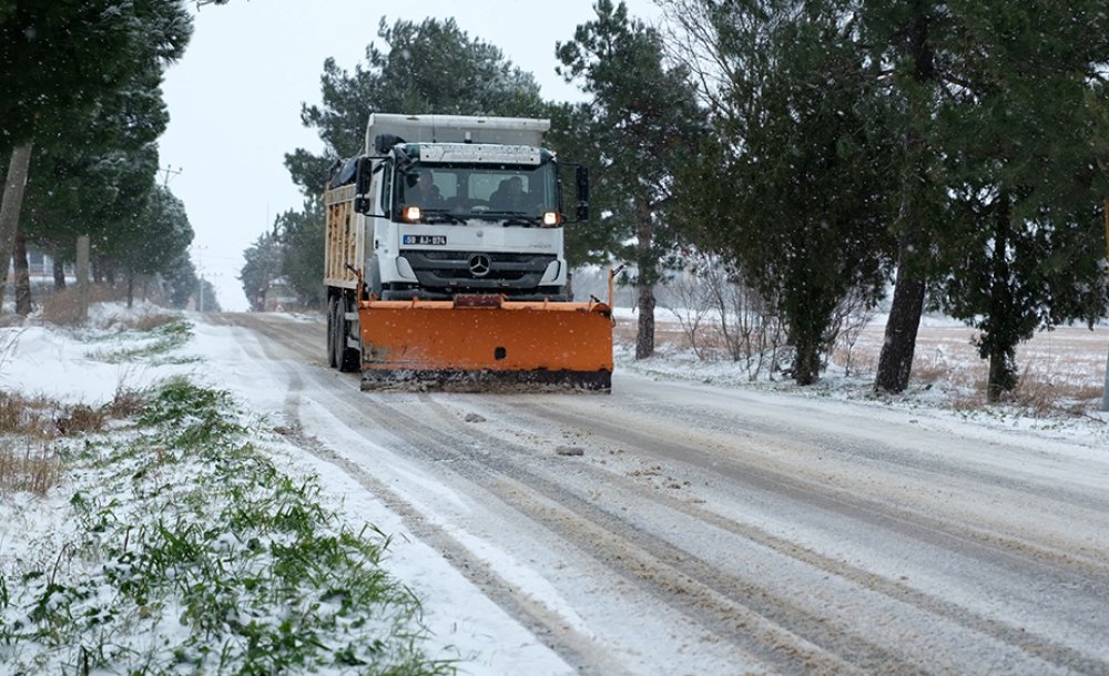 Büyükşehir'den Kar Mesaisi
