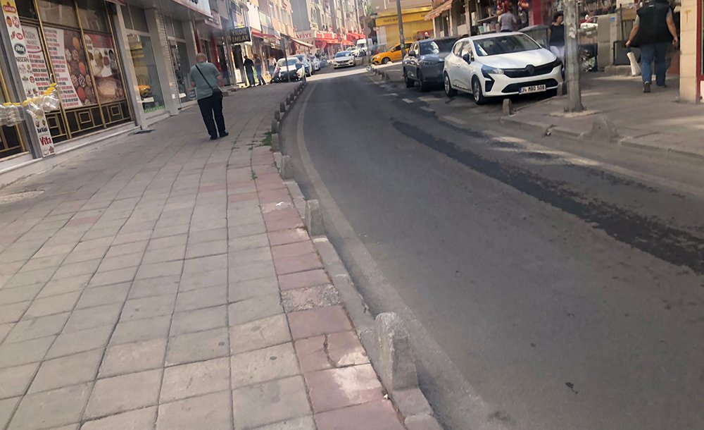 Caddenin Temizliği Dikkat Çekti 