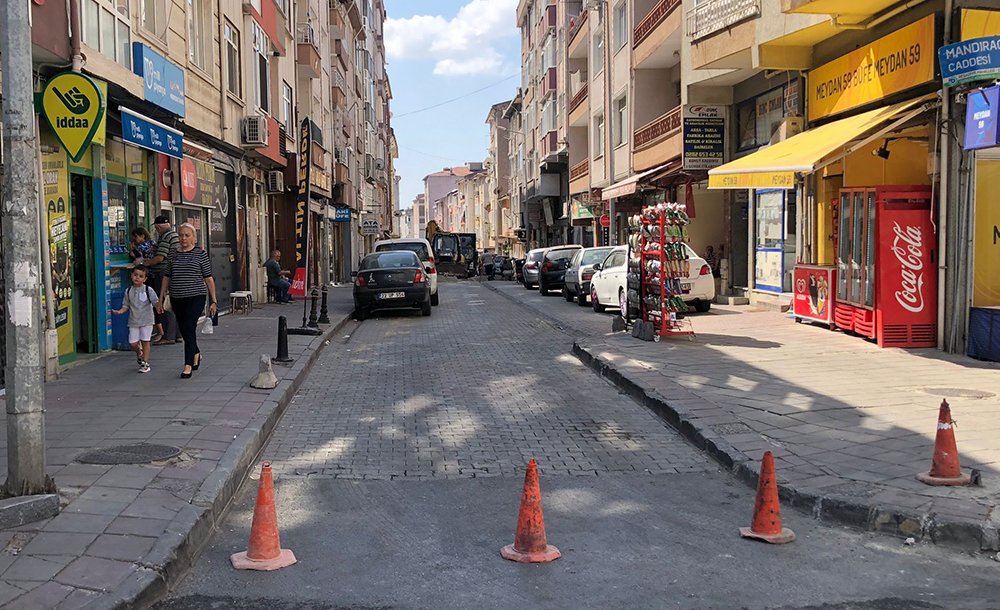 Çalışma İçin Yol Trafiğe Kapatıldı 