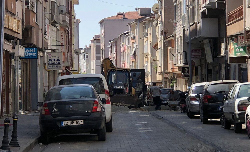 Çalışma İçin Yol Trafiğe Kapatıldı 