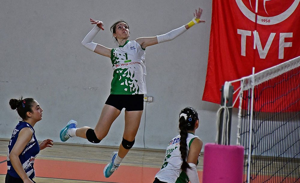 Çbsk Voleybol Takımı Ligi 4'Üncü Bitirdi 