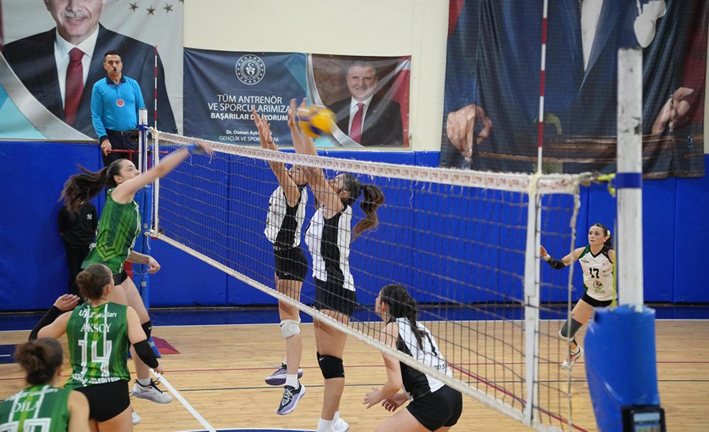 Çbsk Voleybol Takımı'ndan Net Galibiyet