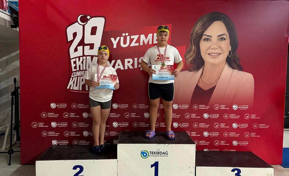 Çbsk Yüzme Takimi Şampi̇yon Oldu