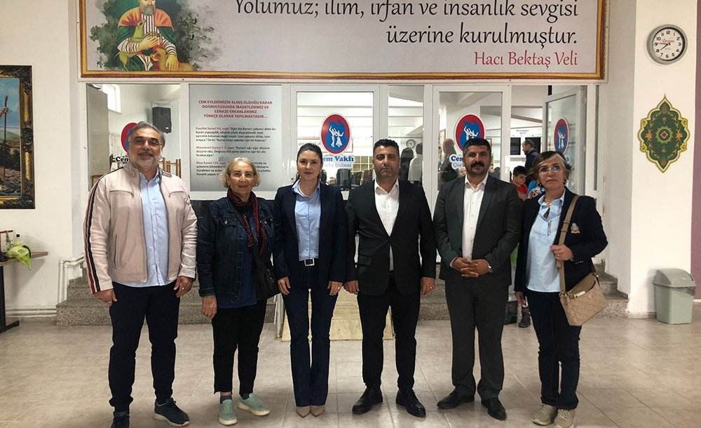 Cem Evinde Anneler Günü Kutlandı 