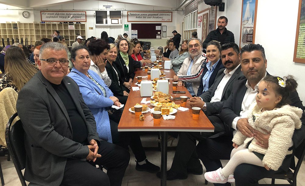 Cem Evinde Anneler Günü Kutlandı 