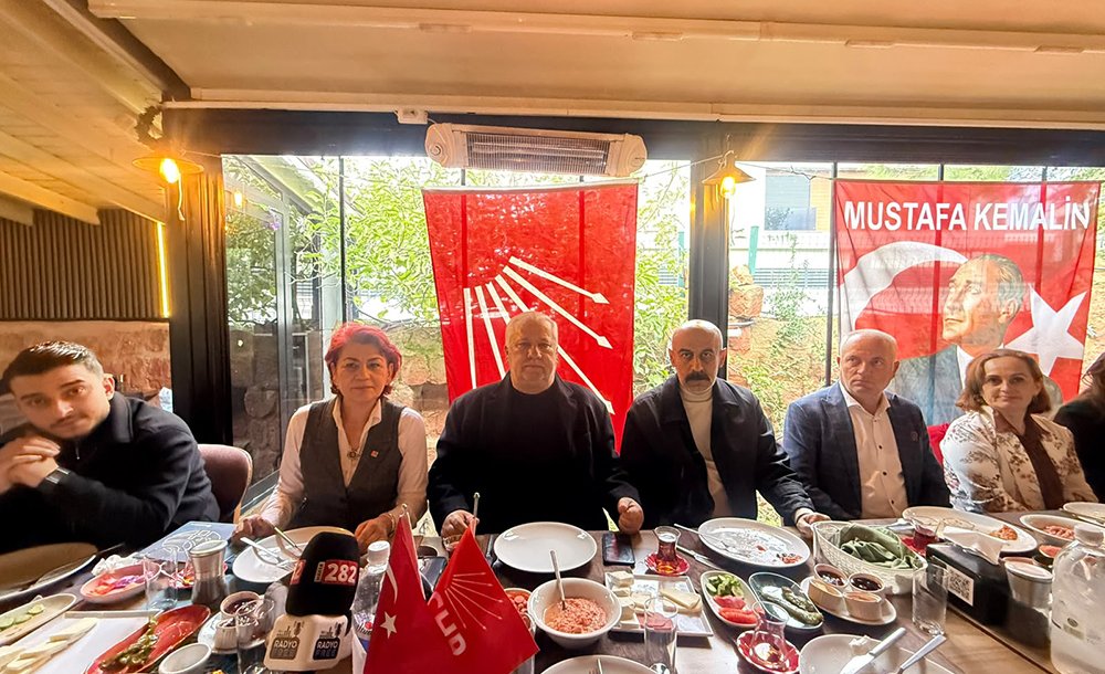 Chp Muhtarlarla Bir Araya Geldi 