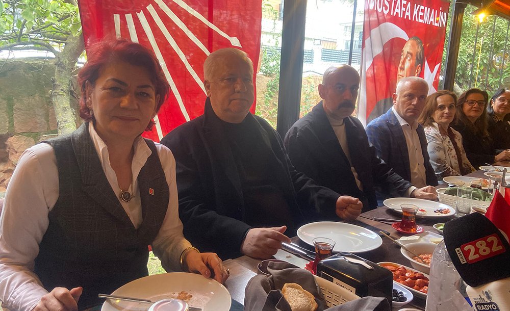 Chp Muhtarlarla Bir Araya Geldi 