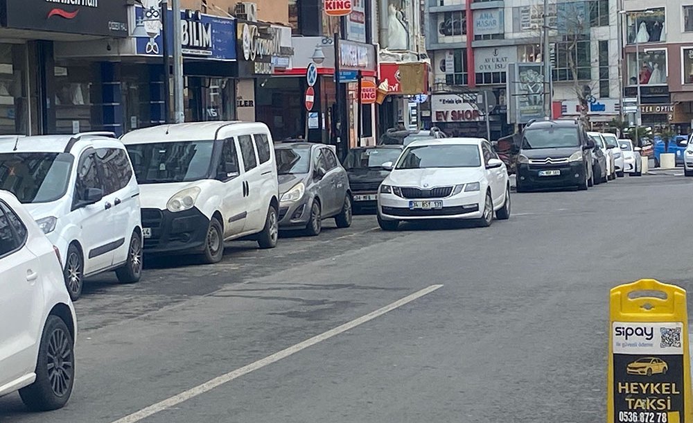Çift Sıralı Parklanma Trafiği Olumsuz Etkiliyor 