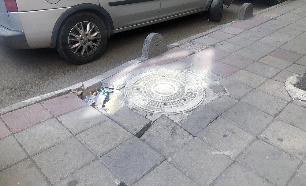 Çöken Kaldırımlar Aylardır Yapılmıyor 