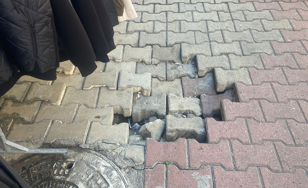 Çöken Kaldırımlar Ne Zaman Yapılacak?