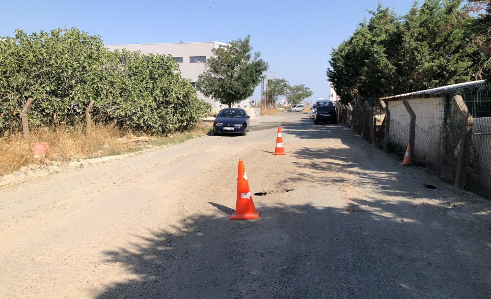 Çöken Yol Tehli̇ke Yaratiyor!