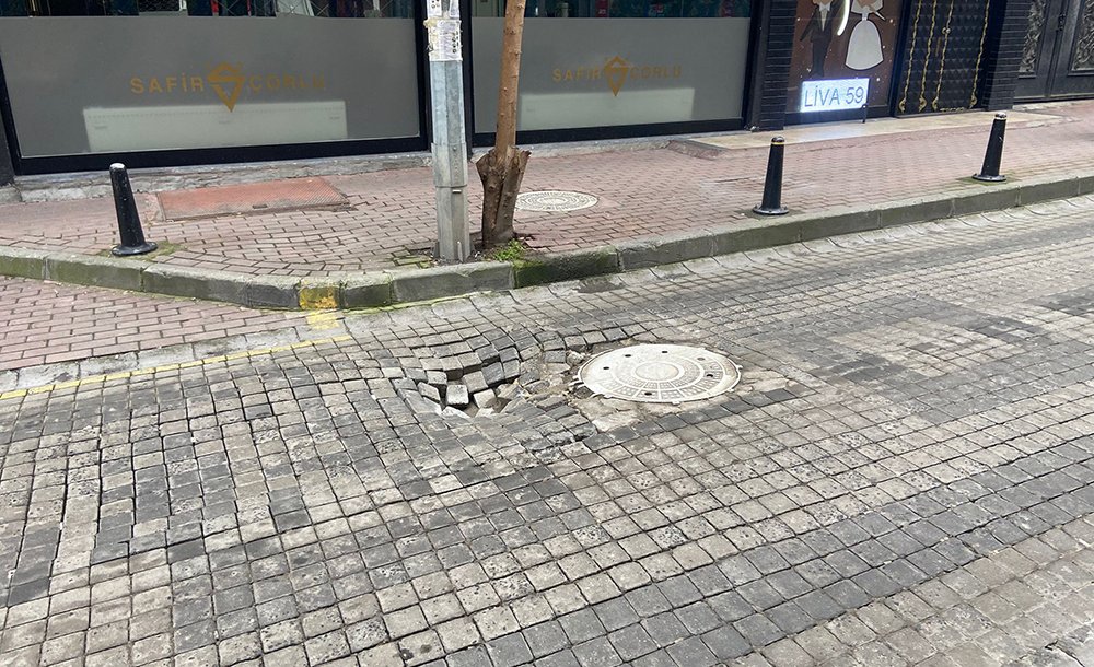 Çöken Yollar Tepki Çekiyor