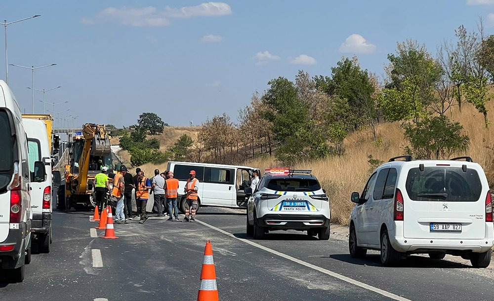 Çorlu Çevre Yolunda Kaza: Çekilen İş Makinesi Devrildi