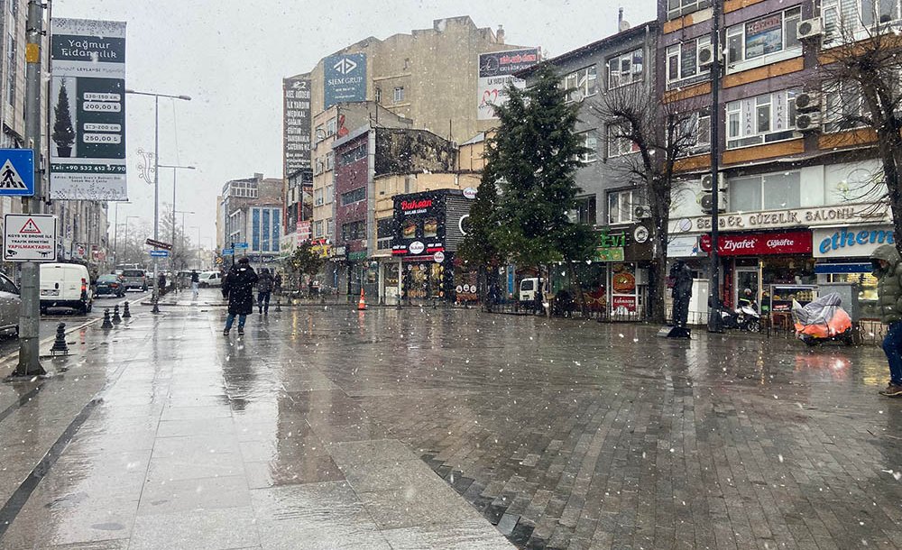 Çorlu Güne Kar Yağişiyla Başladi