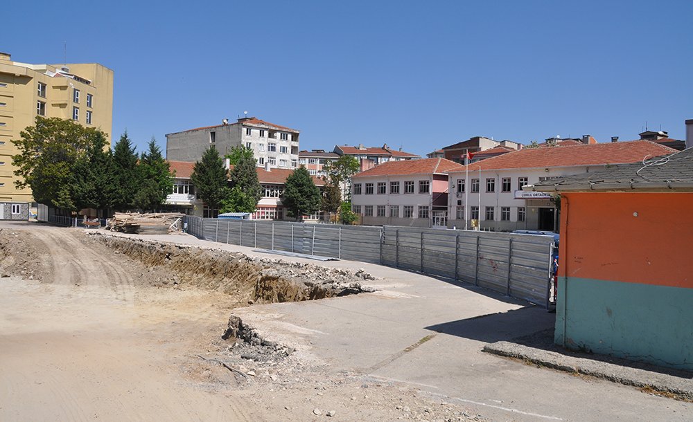 Çorlu Ortaokulu'nun Da Temeli Kazılıyor 