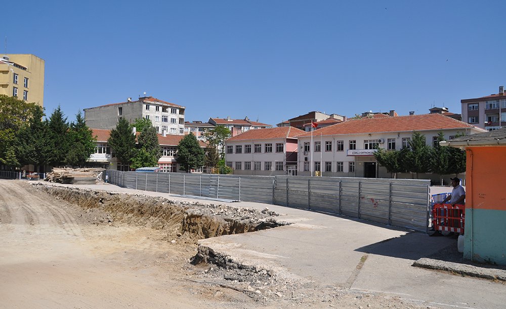 Çorlu Ortaokulu'nun Da Temeli Kazılıyor 