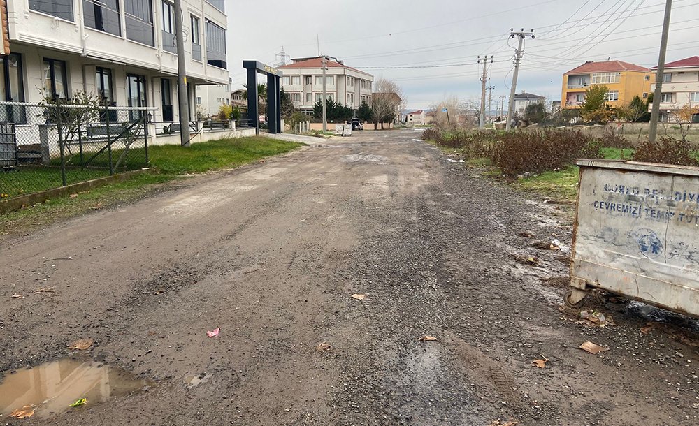 Çorlu Sokaklari Çamura Çukura Tesli̇m 