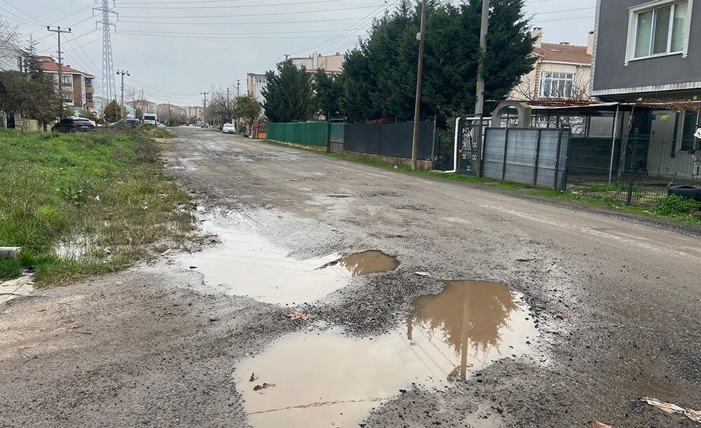 Çorlu Sokaklari Çamura Çukura Tesli̇m 