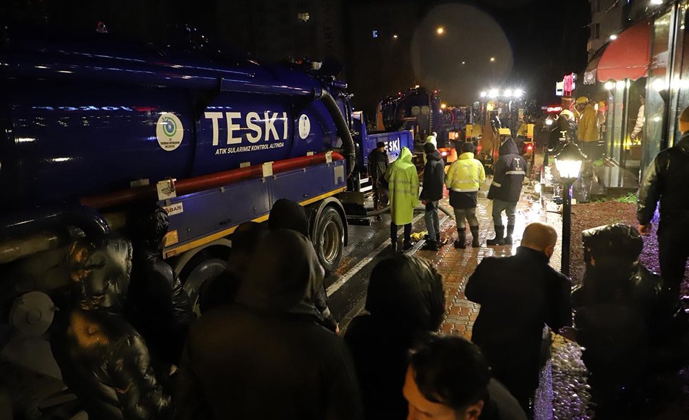 Çorlu'da Alt Yapı Nedeniyle Yol Çöktü 